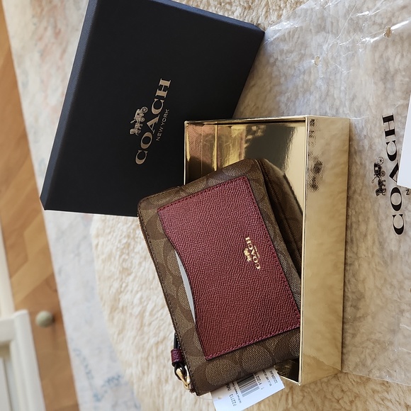 NWT IOB Coach Metallic Cherry Color Block Sig Corner Zip Wristlet 🍒 - Picture 14 of 16